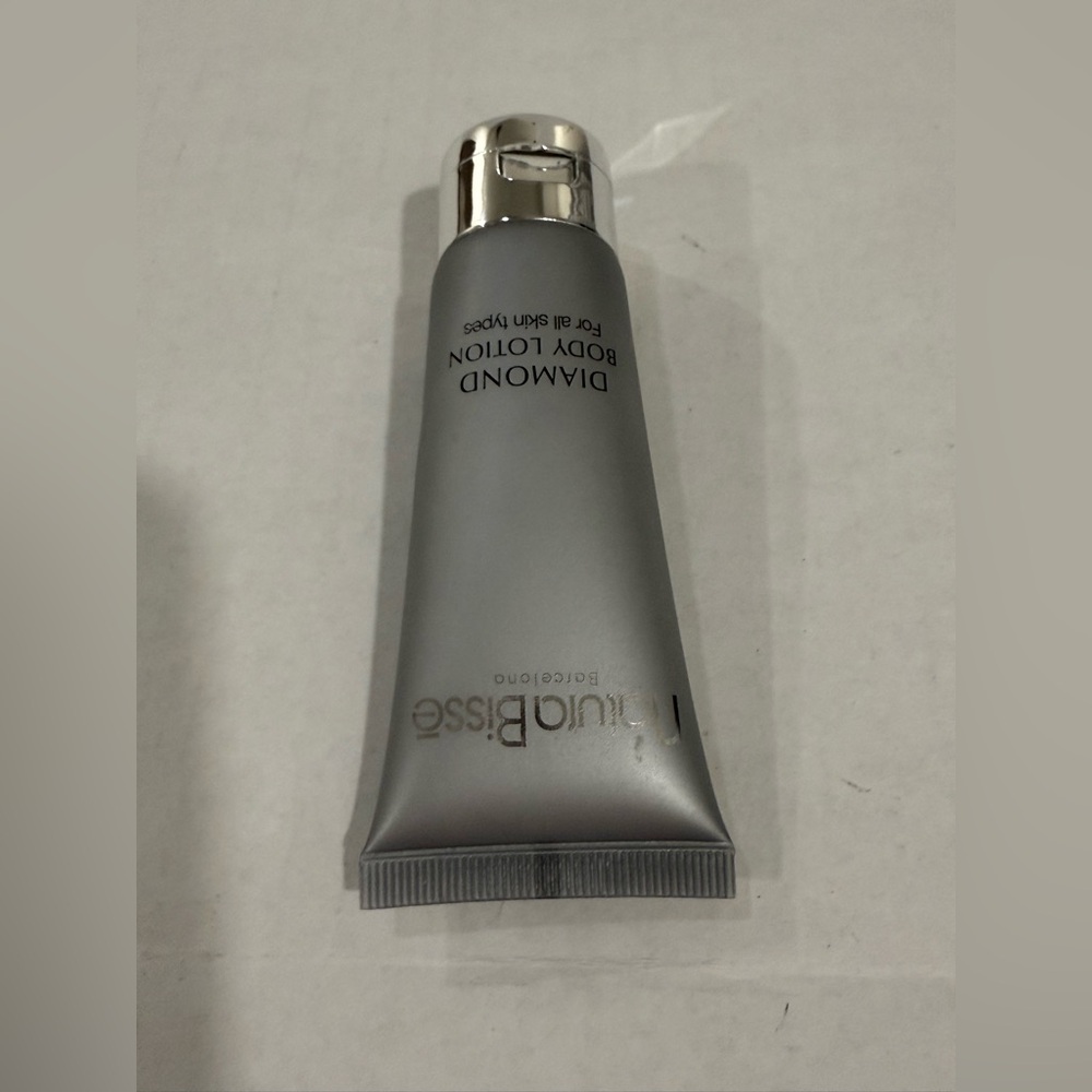 Natura Bisse Trump Hotel Exclusive Diamond Body Lotion Trial Size 1.375 Oz - Picture 2 of 7